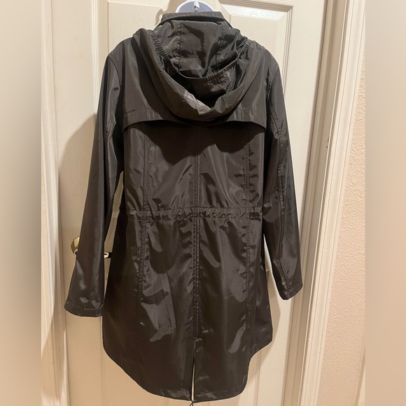 Khaki hooded raincoat - Picture 6 of 12